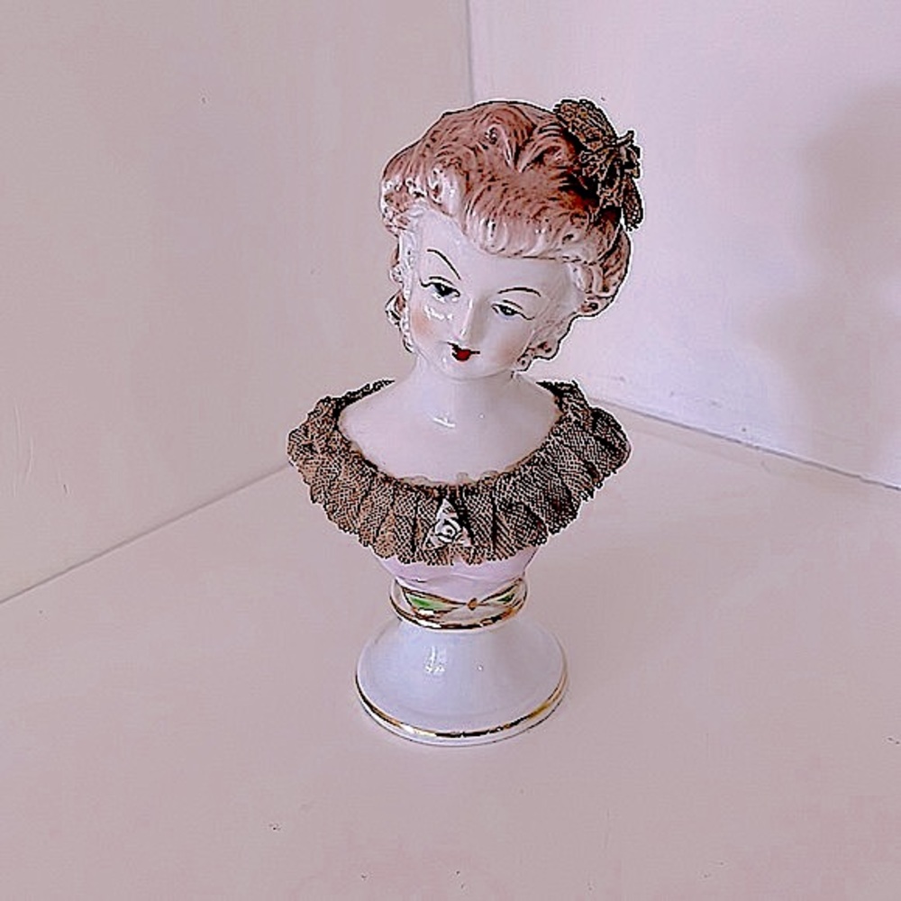Vintage Lacey Lady porcelain bust, browns/soft purple/green/gold accents. Sweet!